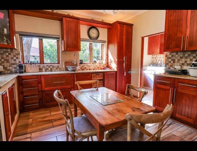 7 BEDROOM HOUSE FOR SALE IN MIDSTREAM ESTATE